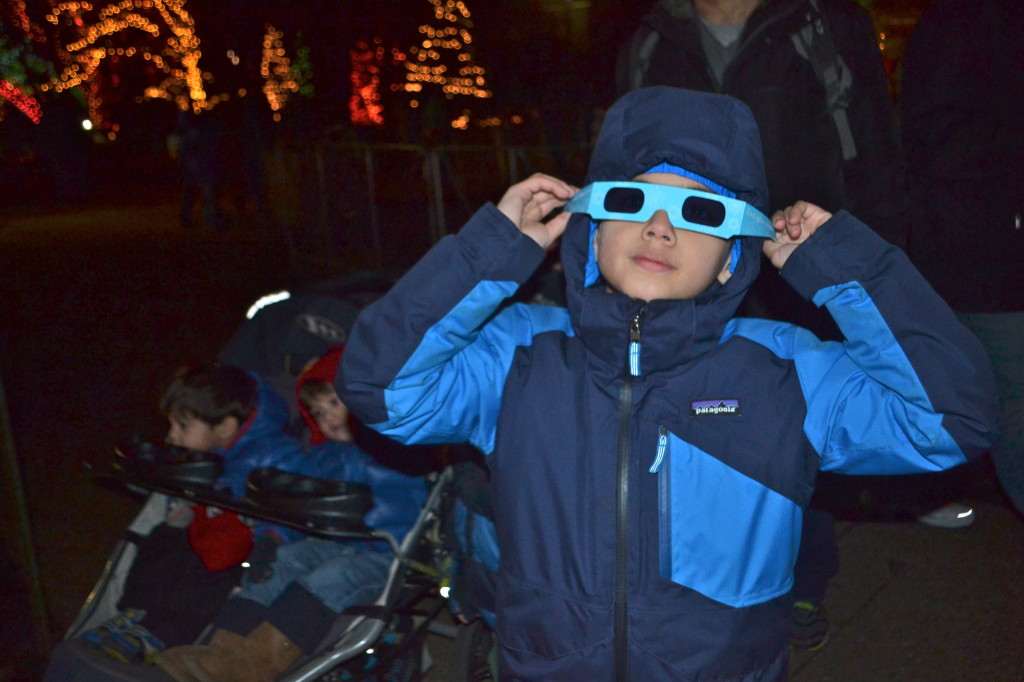3D glasses for zoo light viewing.